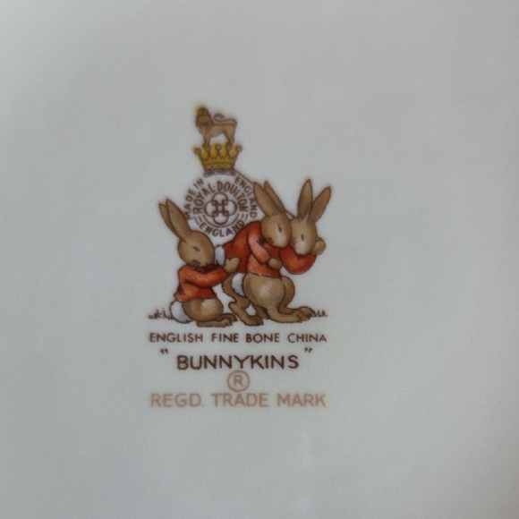 Royal Doulton Bunnykins Peter Rabbit Mr. Piggly's Stores Children's Bowl - Picture 2 of 7